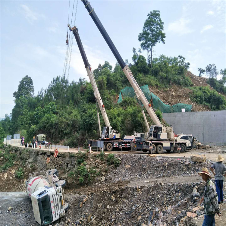 昌洒镇汽车掉沟里叫吊车救援要多少钱